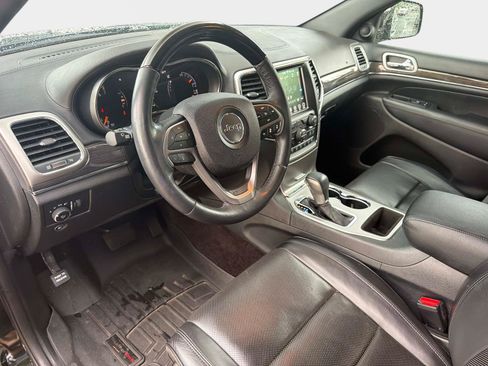 Used 2018 Jeep Grand Cherokee Overland RWD image 18