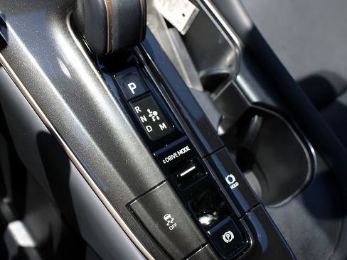 Used 2024 Toyota Crown Platinum AWD/4WD image 17