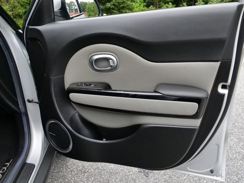 Used 2019 Kia Soul + w/ Audio Package image 32