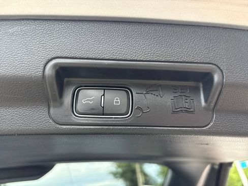 Used 2021 Ford Explorer XLT AWD/4WD image 23