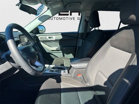 Used 2023 Ford Explorer XLT image 24