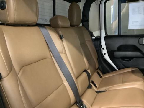 Used 2020 Jeep Gladiator Rubicon AWD/4WD image 31