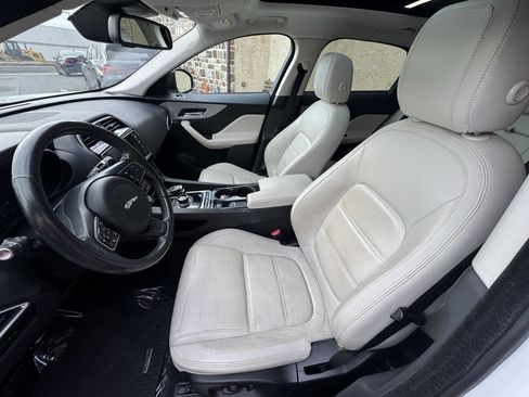 Used 2017 Jaguar F-PACE Prestige image 32