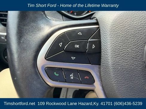 Used 2019 Jeep Cherokee Latitude Plus w/ Comfort/Convenience Group AWD/4WD image 12