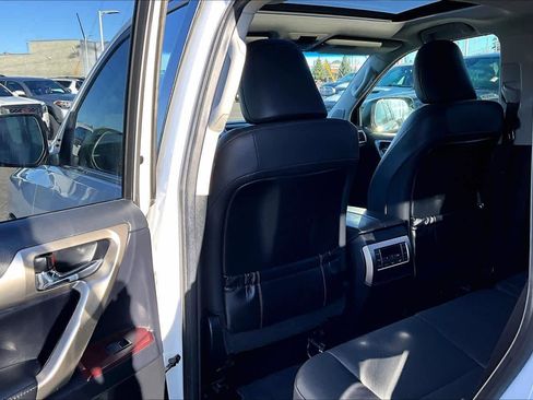 Used 2019 Lexus GX 460 Premium image 12