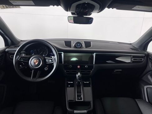 Certified 2026 Porsche Macan AWD/4WD image 23