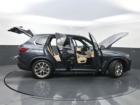 Used 2021 BMW X5 sDrive40i w/ Premium Package image 39