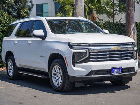 Used 2025 Chevrolet Tahoe LT AWD/4WD image 3