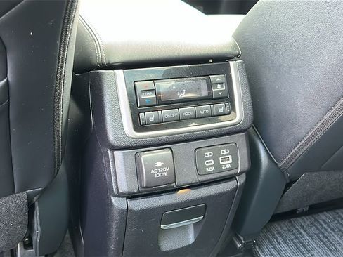 Used 2023 Subaru Ascent Touring AWD/4WD image 30