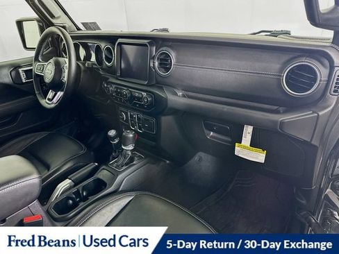 Used 2022 Jeep Wrangler Unlimited Sahara w/ LED Lighting Group AWD/4WD image 31