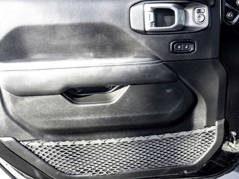 Used 2023 Jeep Wrangler Unlimited Sahara image 10