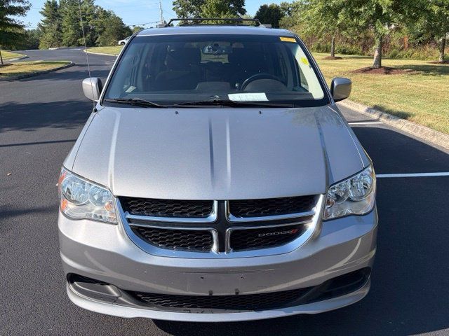 Used 2016 Dodge Grand Caravan SXT w/ UConnect Hands-Free Group FWD image 2