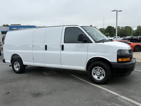 Used 2025 Chevrolet Express 2500 Extended RWD image 6