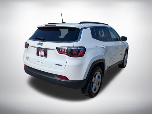 Used 2024 Jeep Compass Latitude AWD/4WD image 3