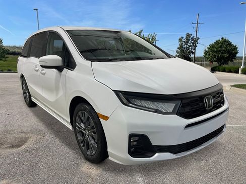 New 2026 Honda Odyssey Touring image 9