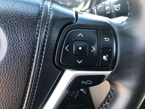Used 2015 Toyota Highlander Limited Platinum AWD/4WD image 8