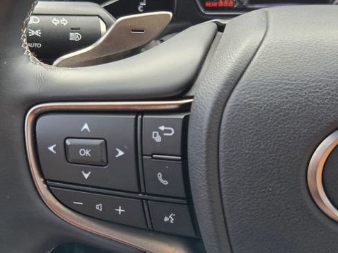 Used 2022 Lexus LS 500 w/ Accessory Package (Z1) RWD image 19