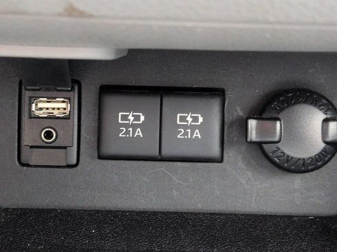 Used 2018 Toyota Highlander Plus FWD image 22