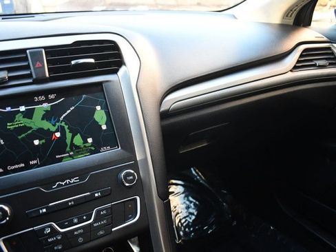 Used 2019 Ford Fusion SE image 27