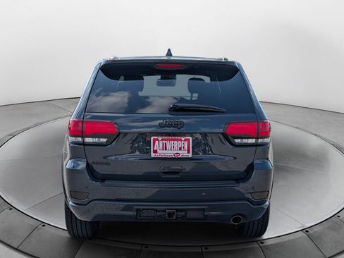 Used 2018 Jeep Grand Cherokee Altitude AWD/4WD image 4
