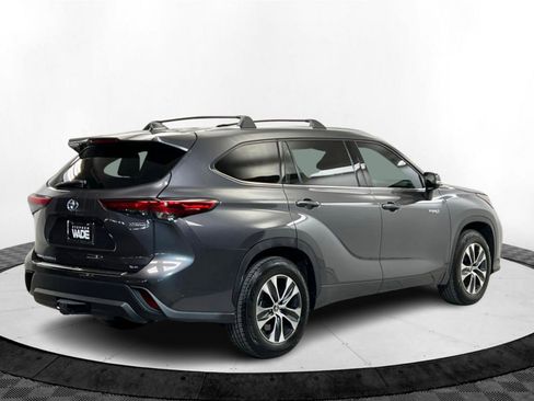 Certified 2021 Toyota Highlander XLE image 6