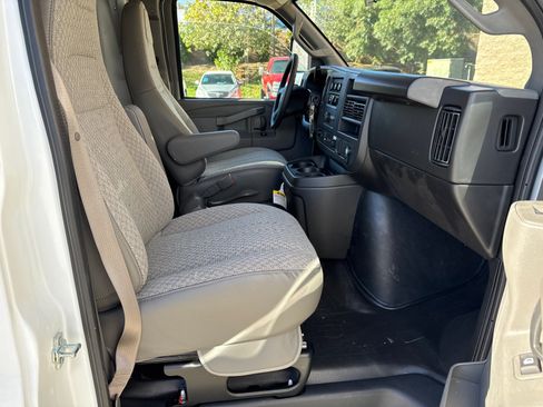New 2025 GMC Savana 3500 w/ Power Convenience Package RWD image 21