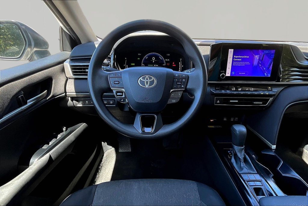 Used 2025 Toyota Camry LE FWD image 10