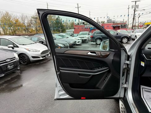 Used 2014 Mercedes-Benz GL 450 4MATIC image 18