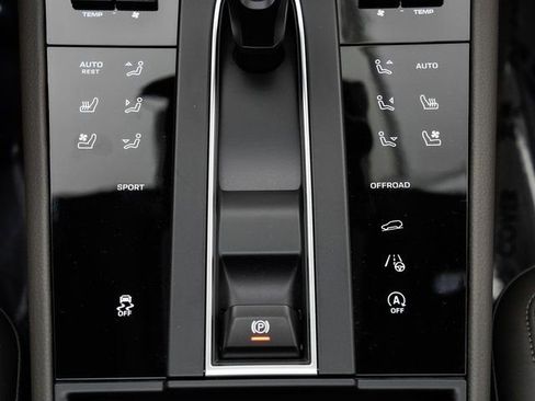 Certified 2025 Porsche Macan image 20