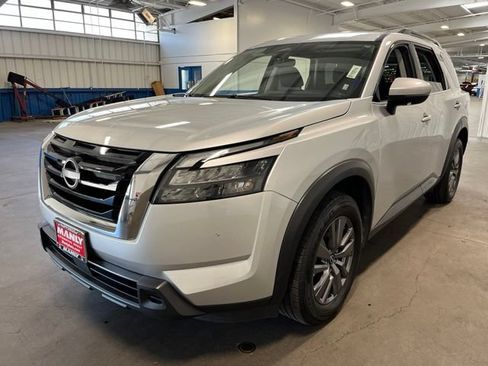 Used 2024 Nissan Pathfinder SV AWD/4WD image 6