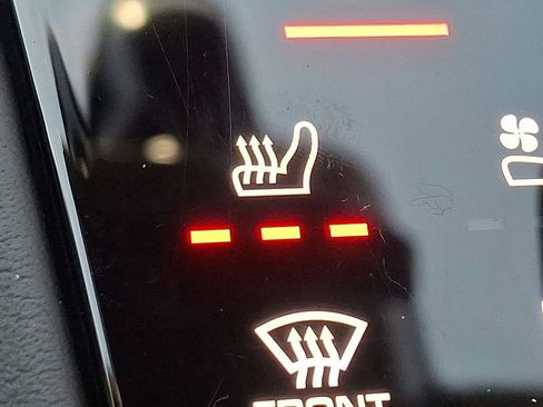 Used 2021 Porsche Cayenne S image 25