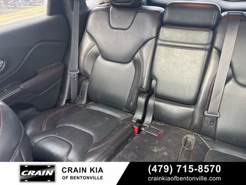 Used 2016 Jeep Cherokee Trailhawk w/ Comfort/Convenience Group image 13