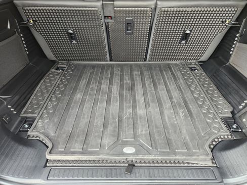 Certified 2025 Land Rover Defender 110 S AWD/4WD image 29