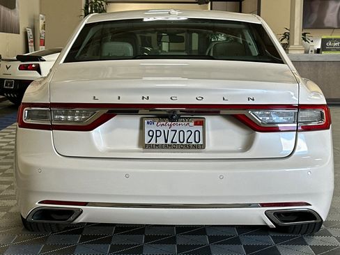 Used 2017 Lincoln Continental Select image 5