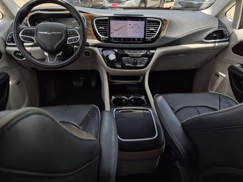 Used 2022 Chrysler Pacifica Limited FWD image 31