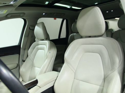 Used 2018 Volvo XC90 T6 Momentum w/ Convenience Package AWD/4WD image 6
