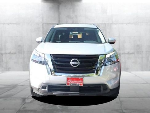 Certified 2025 Nissan Pathfinder SV FWD image 5