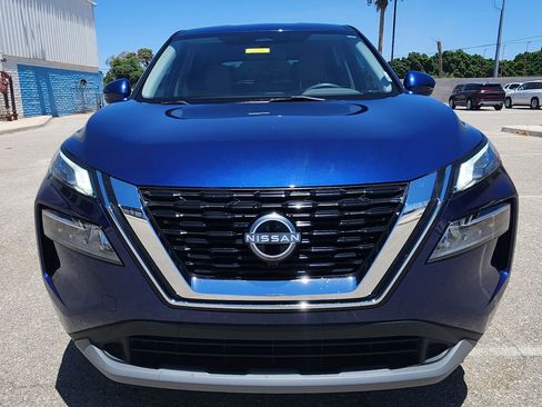 Used 2023 Nissan Rogue SV FWD image 2