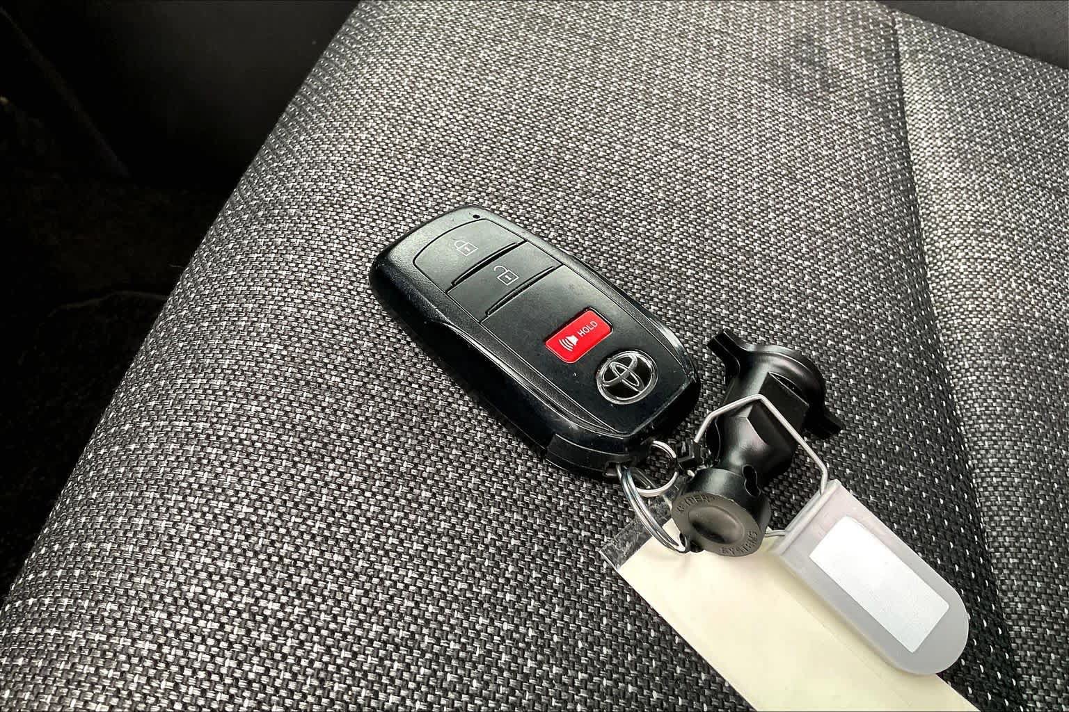 Used 2026 Toyota RAV4 LE AWD/4WD image 14