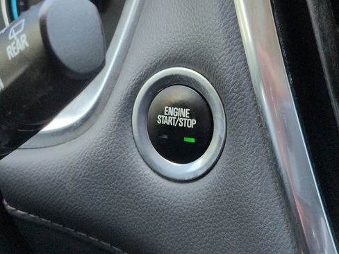 Used 2019 Chevrolet Traverse LT FWD image 29