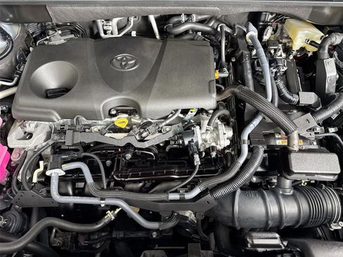 Used 2024 Toyota Highlander LE image 41