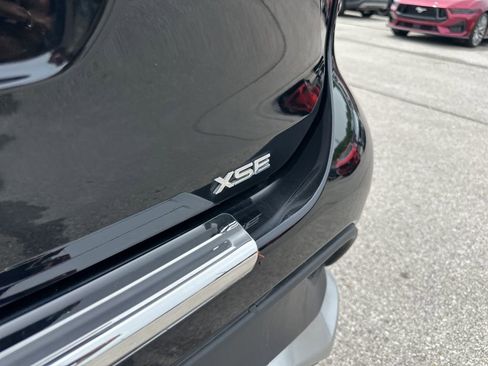 Used 2022 Toyota Highlander XSE FWD image 8