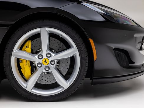 Used 2020 Ferrari Portofino RWD image 14