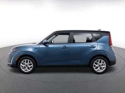 Used 2025 Kia Soul LX w/ LX Technology Package FWD image 4