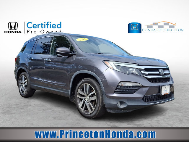 Used 2017 Honda Pilot Touring image 1