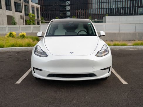 Used 2023 Tesla Model Y Long Range AWD/4WD image 6