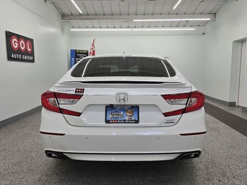 Used 2018 Honda Accord Touring image 9