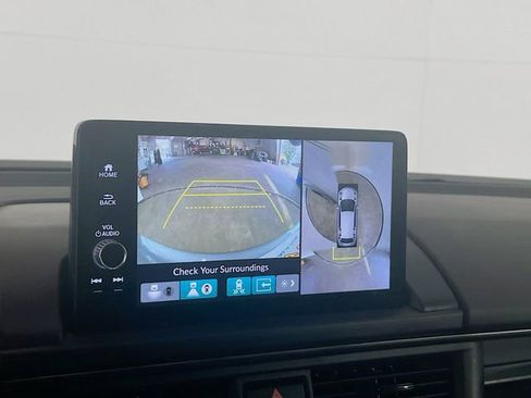 Used 2025 Honda Pilot TrailSport image 13