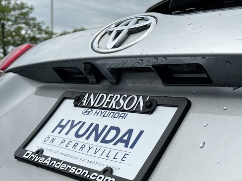 Used 2019 Toyota Highlander LE AWD/4WD image 15