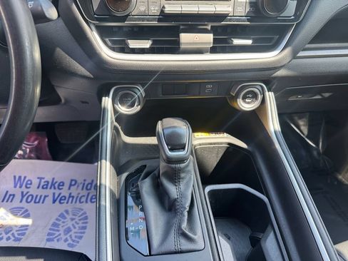 Used 2025 Toyota Grand Highlander AWD image 11